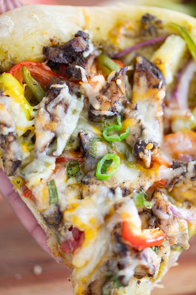 Jerk chicken pizza slice overhead shot.