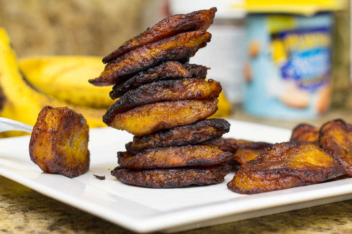 Slices of ripe plantains that have been fried to perfection.