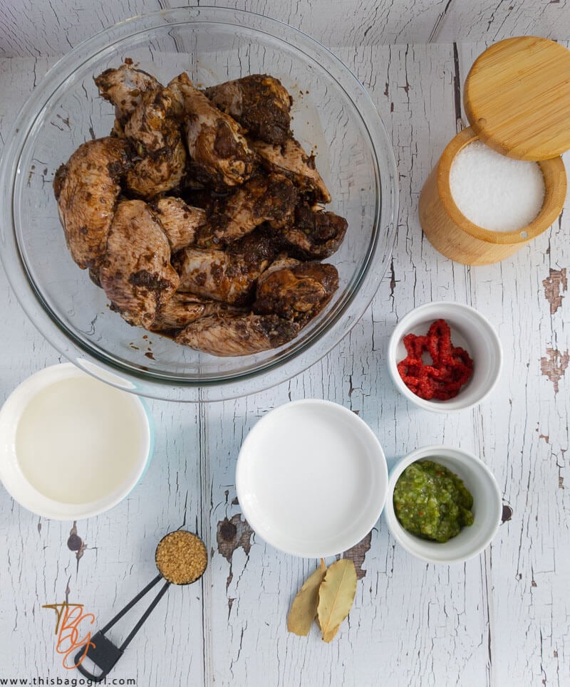 The ingredients for making chicken wing stew.