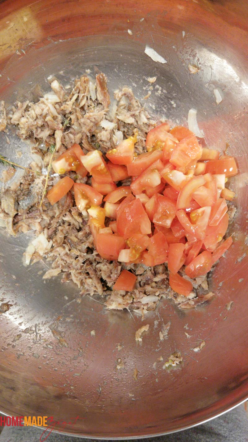 Shredded herring with tomatoes