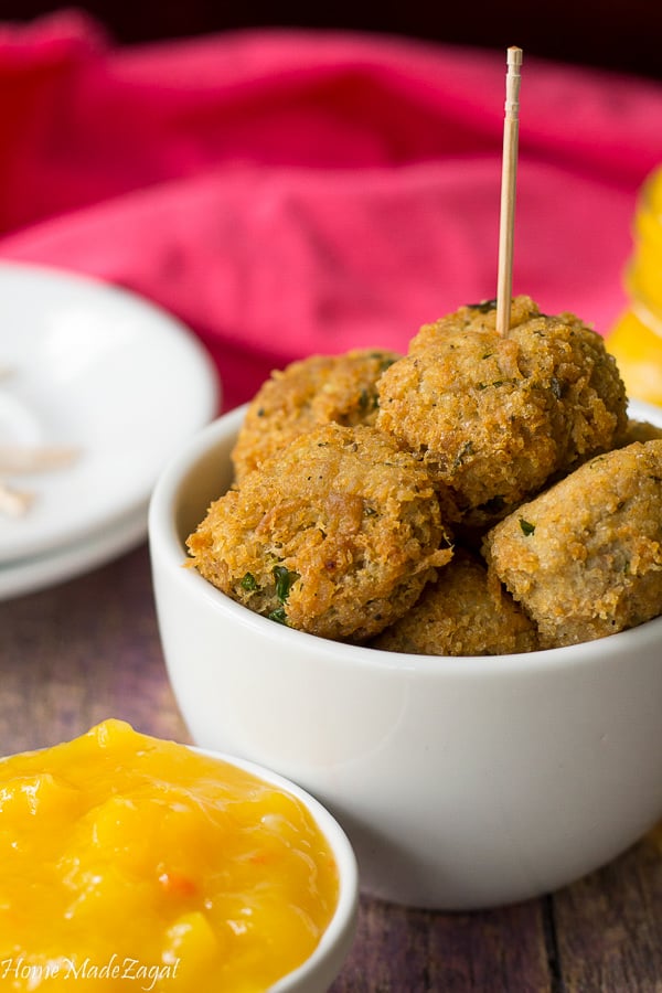 A quick and easy recipe for chicken balls using pre cooked chicken. Great for parties for both adults and kids and perfect to top your salads.