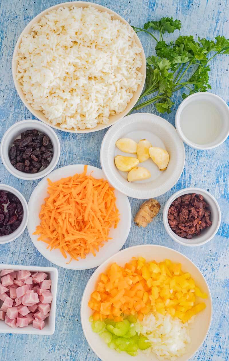 Ingredients needed to make Christmas rice.