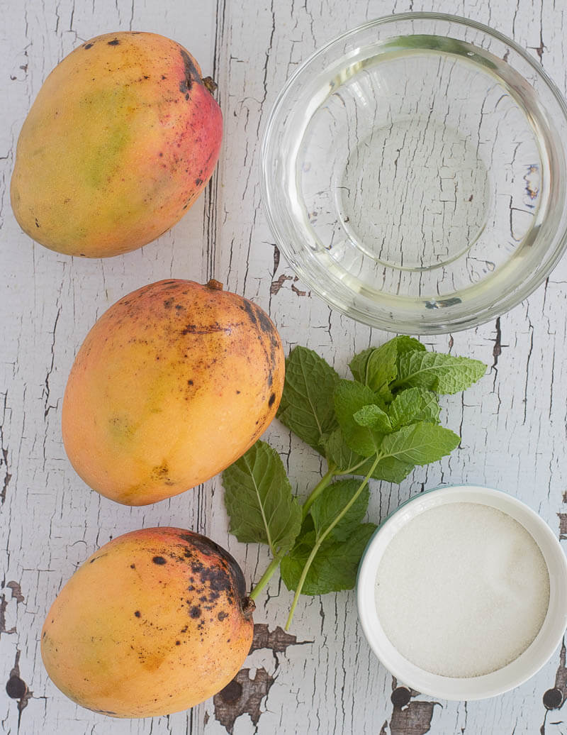 Ingredients to make fresh mango juice at home.
