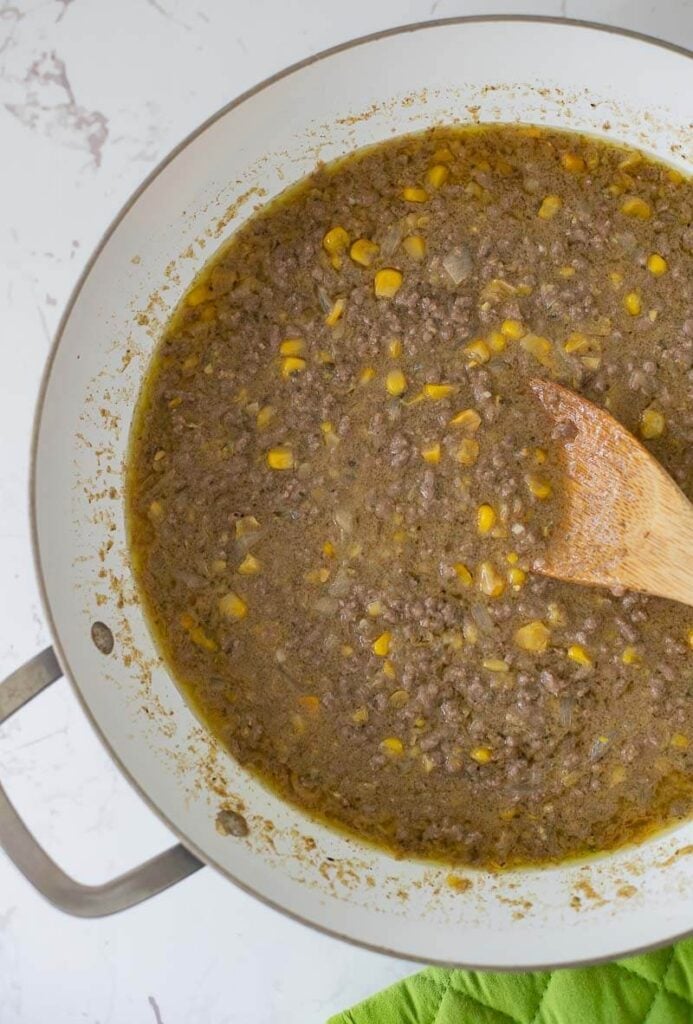 The cooked meat mixture used for making pastelle pie
