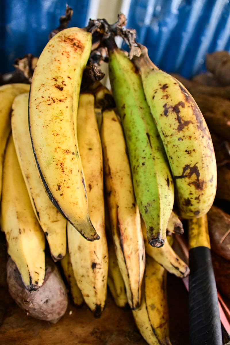 A group of plantains, both ripe and green.