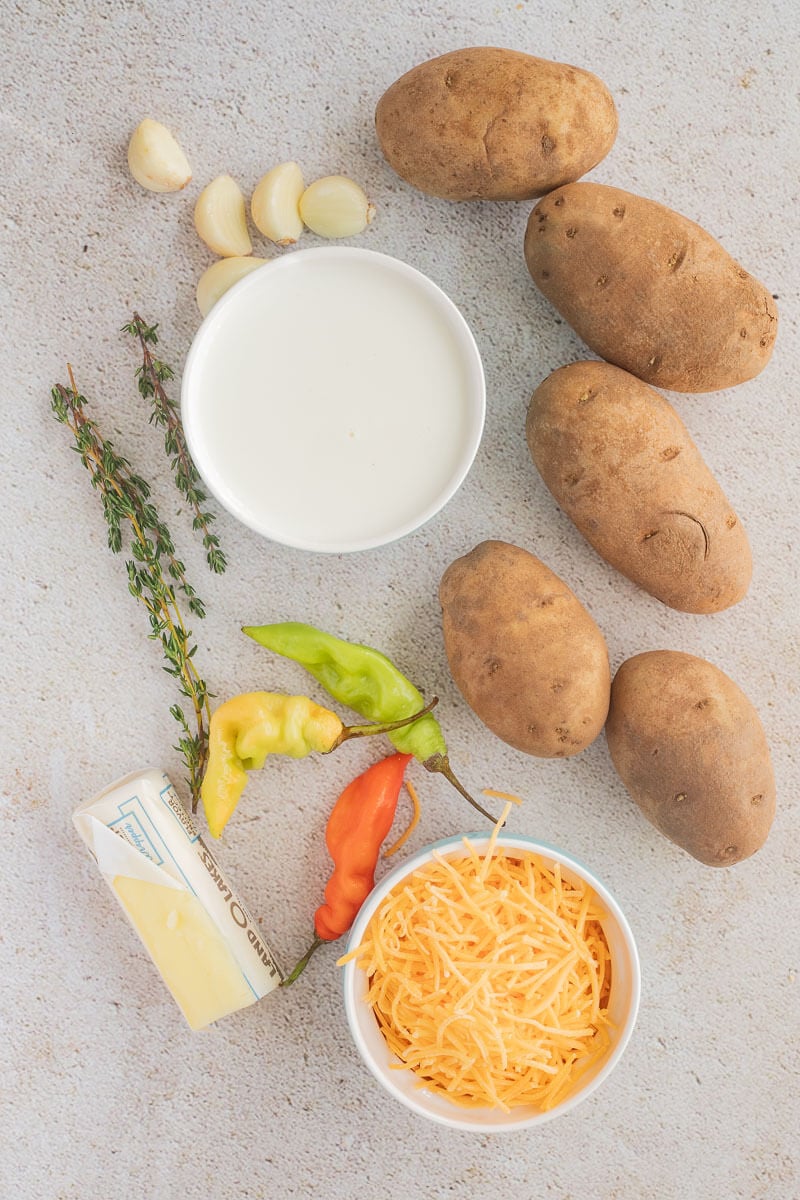 The ingredients needed to make potato pie distrbuted.